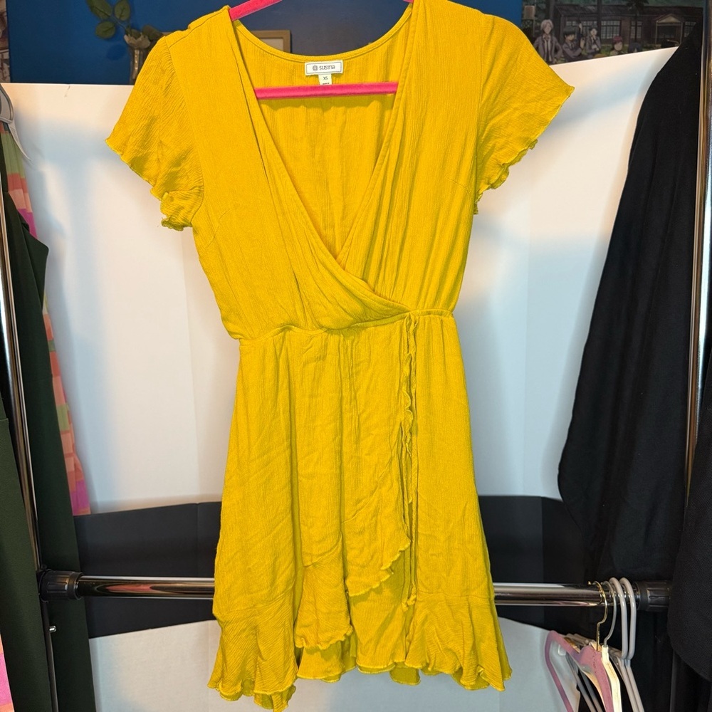 Susina size XS Yellow Knit V Neck Top